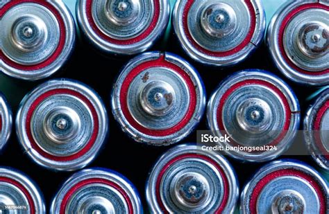 are aaa batteries poisonous